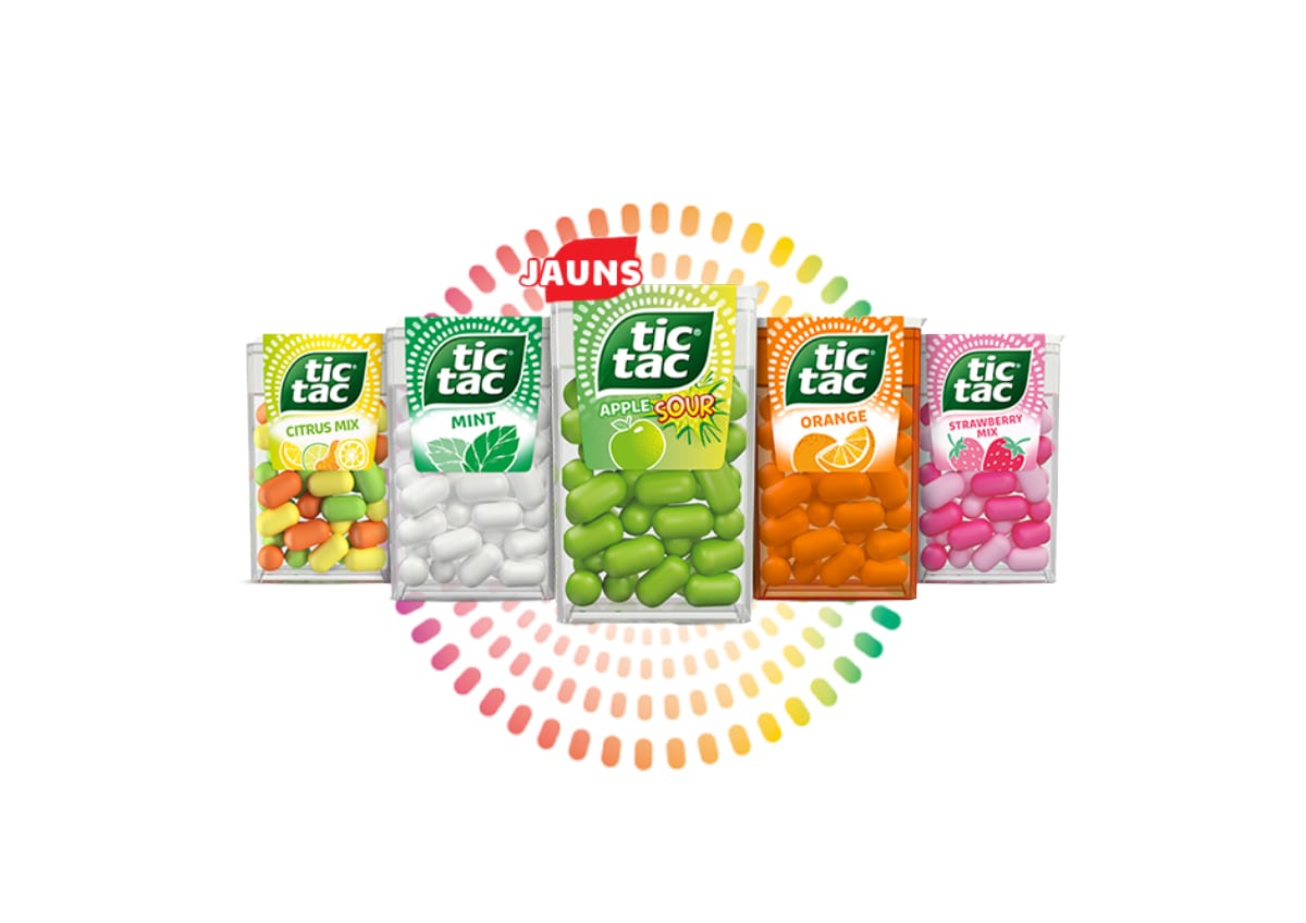 Tic Tac® Citrus Mix, Tic Tac® Mint, Tic Tac® Orange, Tic Tac® Strawberry Mix garšu iepakojuma attēli uz pozitīvisma staru fona